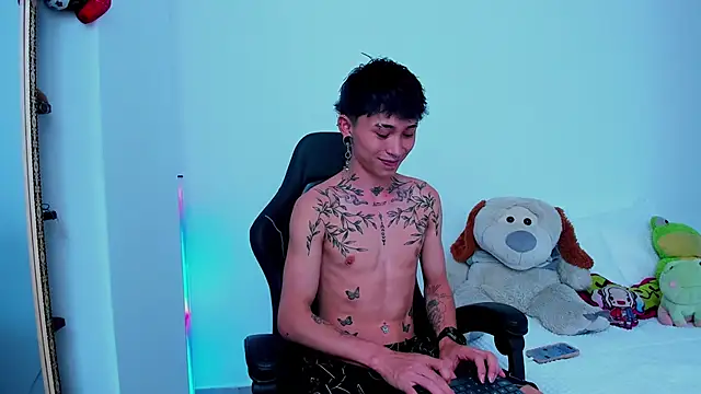 Snapshot of juniior_2311_ chatting on 24, 10, 2025 juniior 2311 online show from 24, 10, 2025