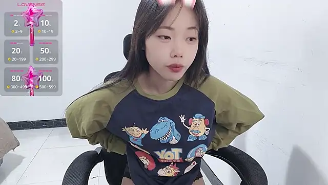 Snapshot of Lvy--v chatting on 14, 1, 2025 Lvy--v online show from 14, 1, 2025