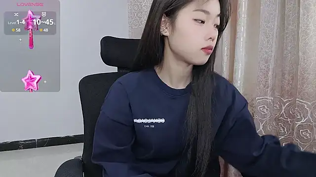 Snapshot of Lvy--v chatting on 24, 1, 2025 Lvy--v online show from 24, 1, 2025