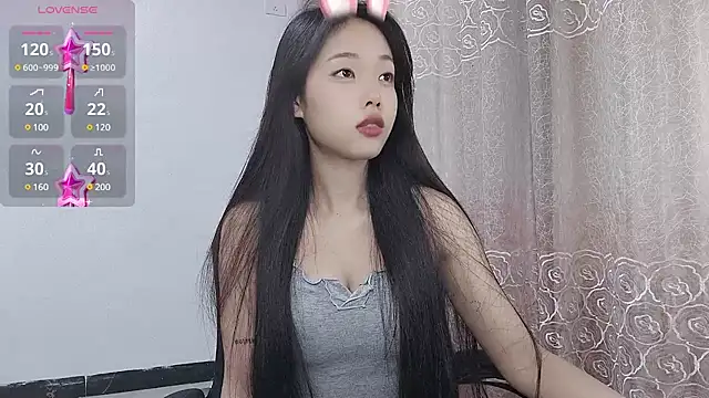 Snapshot of Lvy--v chatting on 12, 3, 2025 Lvy--v online show from 12, 3, 2025