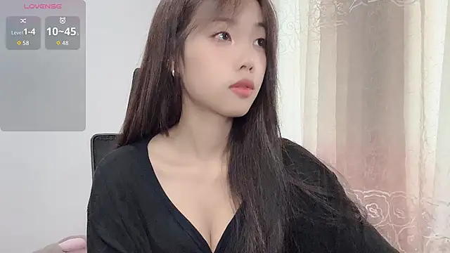 Snapshot of Lvy--v chatting on 9, 9, 2025 Lvy--v online show from 9, 9, 2025