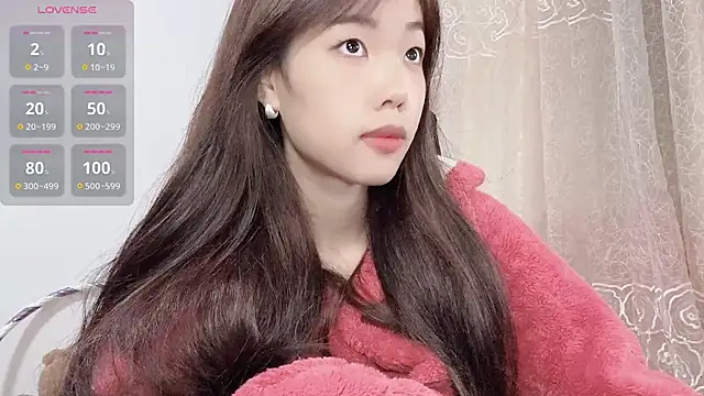 Snapshot of Lvy--v chatting on 23, 10, 2025 Lvy--v online show from 23, 10, 2025