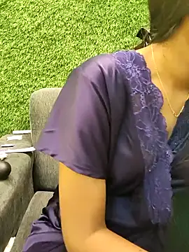 yhona darling online show from 6, 4, 2026