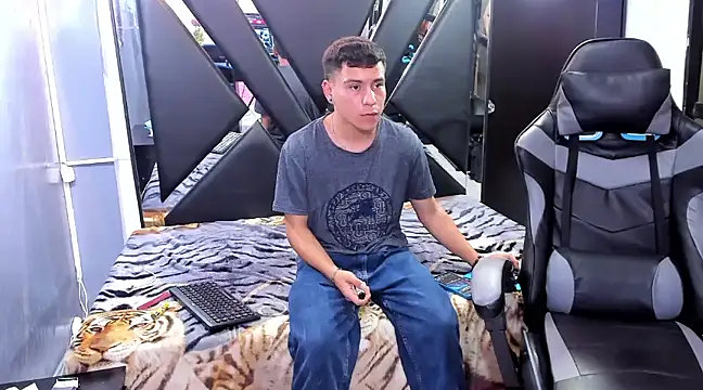 salvadorgomezx online show from 23, 12, 2024