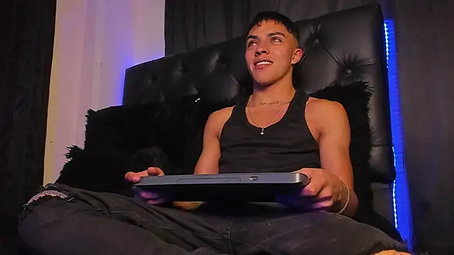 Snapshot of James1lee_ chatting on 24, 12, 2024 James1lee  online show from 24, 12, 2024