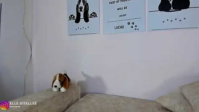 ElleGisellee online show from 25, 2, 2025