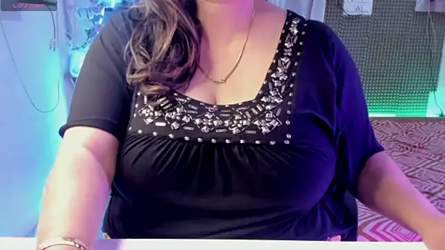 Snapshot of Gulabi_Queen chatting on 5, 2, 2025 Gulabi Queen online show from 5, 2, 2025