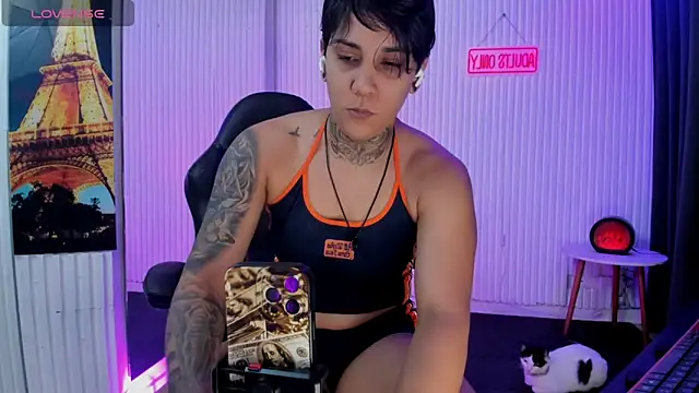 Snapshot of ZhoeStrong chatting on 4, 6, 2026 ZhoeStrong online show from 4, 6, 2026