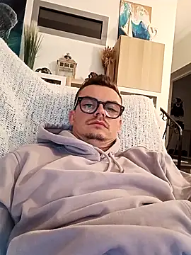 Snapshot of GLouglou19 chatting on 2, 10, 2025 GLouglou19 online show from 2, 10, 2025