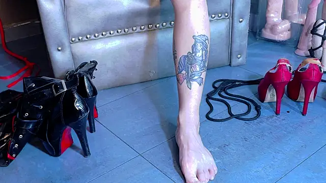 Snapshot of LusstCruella chatting on 5, 11, 2025 LusstCruella online show from 5, 11, 2025