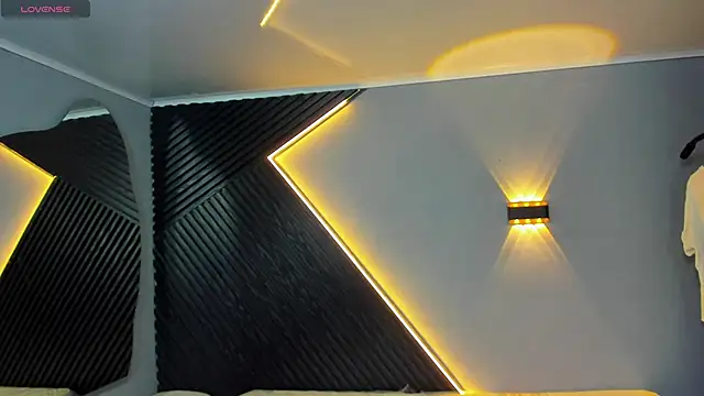 Laia and Aloby online show from 7, 4, 2026