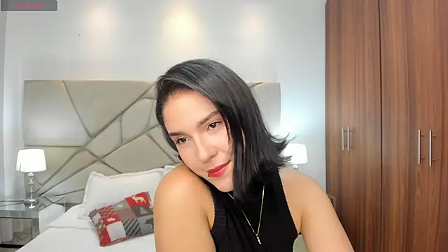 Snapshot of kendaall_jenner_ chatting on 31, 12, 2024 kendaall jenner  online show from 31, 12, 2024