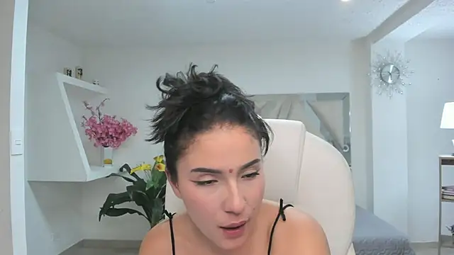 Snapshot of kendaall_jenner_ chatting on 1, 2, 2025 kendaall jenner  online show from 1, 2, 2025