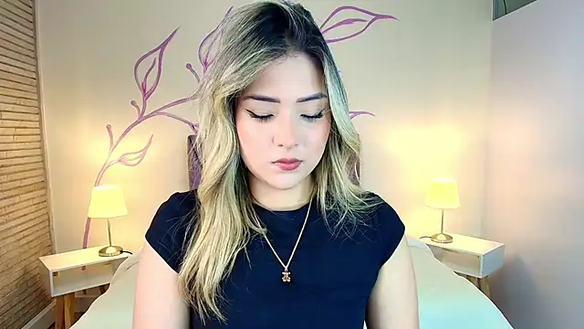 DahliaMoore online show from 22, 3, 2025