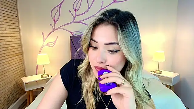 DahliaMoore online show from 23, 3, 2025