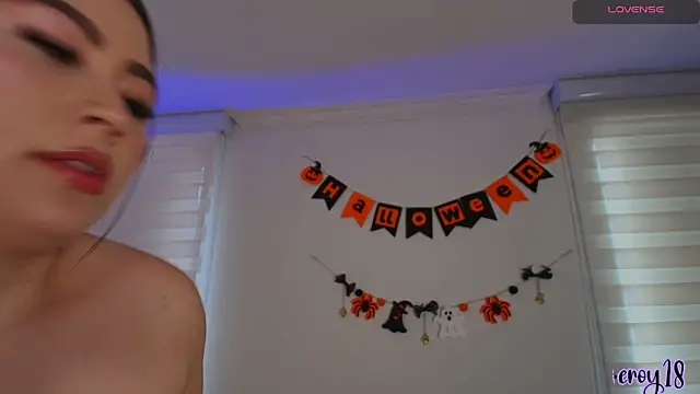 venusleroy  online show from 7, 10, 2025