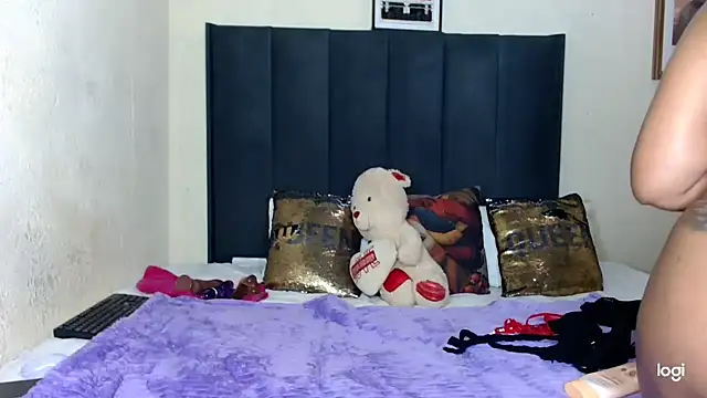 quenliyasa online show from 4, 11, 2025