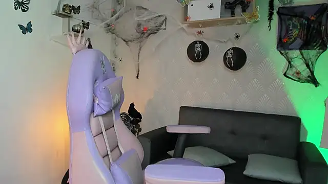 Snapshot of Alaia_Love77 chatting on 19, 10, 2025 Alaia Love77 online show from 19, 10, 2025