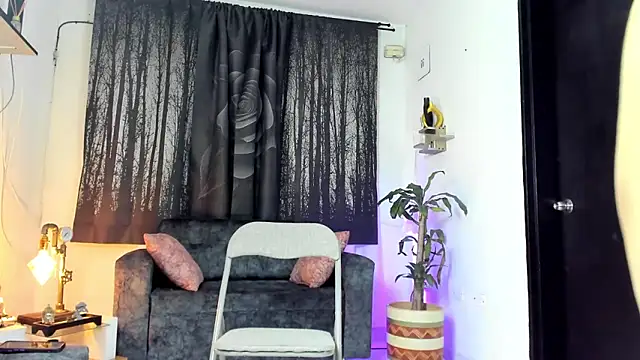 Snapshot of Alaia_Love77 chatting on 18, 11, 2025 Alaia Love77 online show from 18, 11, 2025