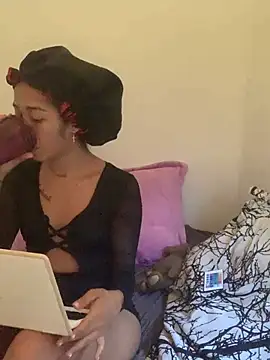 Snapshot of Marielasanchez chatting on 25, 2, 2025 Marielasanchez online show from 25, 2, 2025