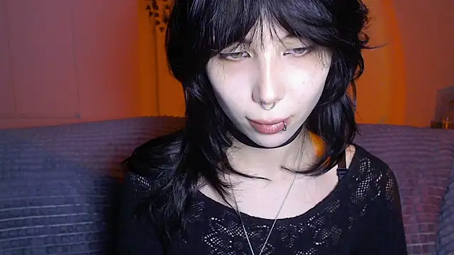 Snapshot of MoriHorri chatting on 3, 11, 2025 MoriHorri online show from 3, 11, 2025