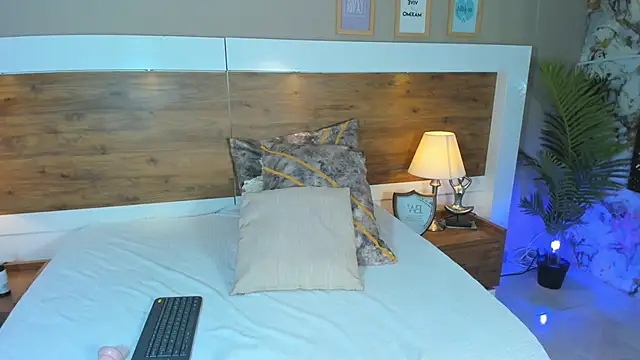 EmaBakker online show from 14, 2, 2025