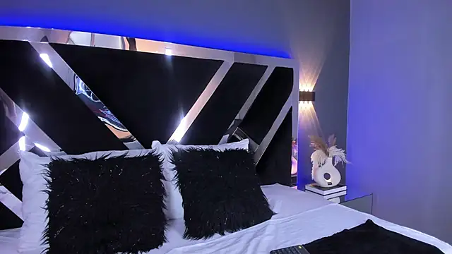 JulietaCheerr online show from 2, 1, 2025