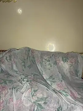 Snapshot of Layla-daloua chatting on 10, 12, 2024 Layla-daloua online show from 10, 12, 2024