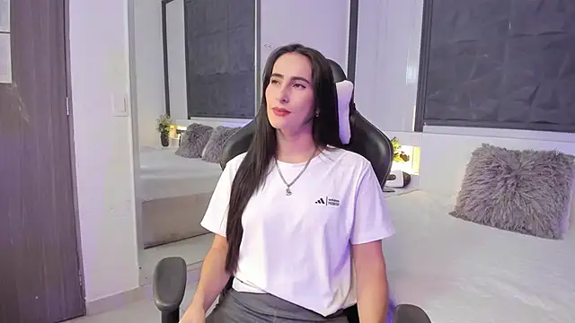 Snapshot of SaraGomez1 chatting on 8, 1, 2026 SaraGomez1 online show from 8, 1, 2026