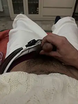 Snapshot of gianluca75gggggggh chatting on 22, 11, 2025 gianluca75gggggggh online show from 22, 11, 2025