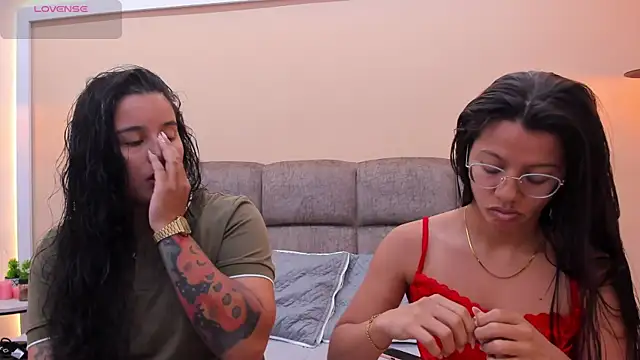 Snapshot of Dilan_y_Mia chatting on 19, 12, 2024 Dilan y Mia online show from 19, 12, 2024