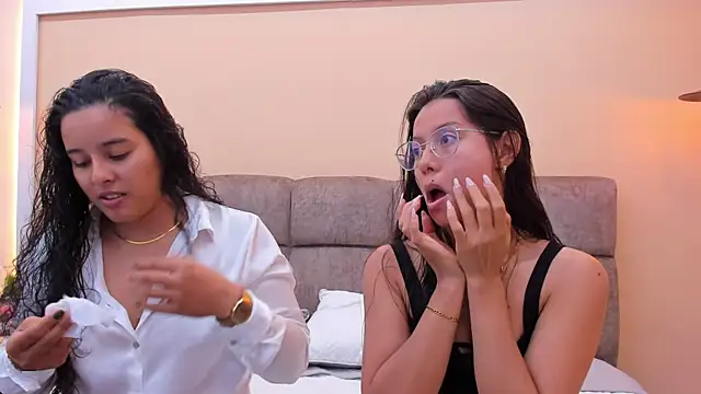 Snapshot of Dilan_y_Mia chatting on 21, 12, 2024 Dilan y Mia online show from 21, 12, 2024