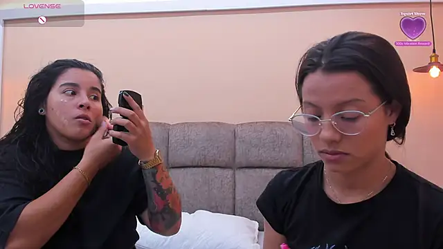 Snapshot of Dilan_y_Mia chatting on 23, 12, 2024 Dilan y Mia online show from 23, 12, 2024