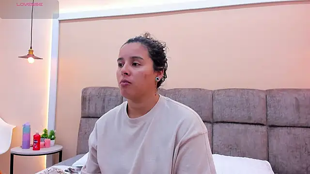 Snapshot of Dilan_y_Mia chatting on 7, 1, 2025 Dilan y Mia online show from 7, 1, 2025