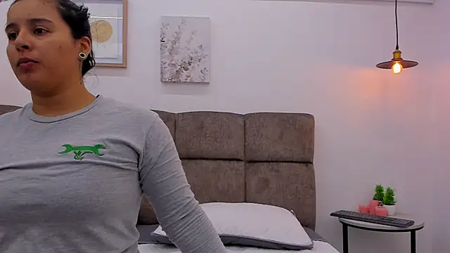 Snapshot of Dilan_y_Mia chatting on 22, 1, 2025 Dilan y Mia online show from 22, 1, 2025