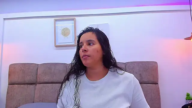 Snapshot of Dilan_y_Mia chatting on 3, 2, 2025 Dilan y Mia online show from 3, 2, 2025