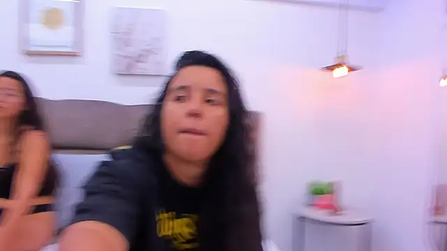 Snapshot of Dilan_y_Mia chatting on 8, 2, 2025 Dilan y Mia online show from 8, 2, 2025