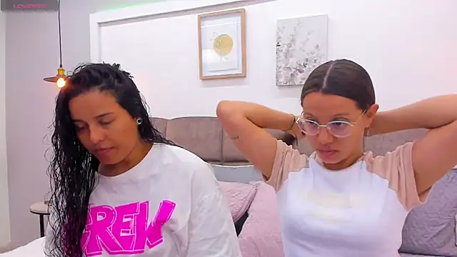 Snapshot of Dilan_y_Mia chatting on 6, 3, 2025 Dilan y Mia online show from 6, 3, 2025