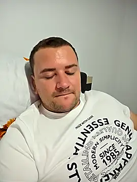 Snapshot of KarlosCarutox chatting on 11, 10, 2025 KarlosCarutox online show from 11, 10, 2025