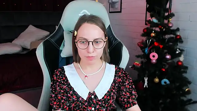 Snapshot of AphexQueen chatting on 20, 12, 2024 AphexQueen online show from 20, 12, 2024