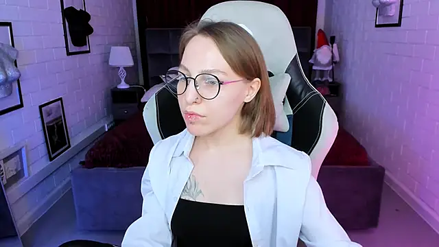 Snapshot of AphexQueen chatting on 11, 1, 2025 AphexQueen online show from 11, 1, 2025