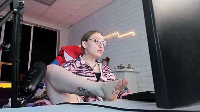 Snapshot of AphexQueen chatting on 26, 2, 2025 AphexQueen online show from 26, 2, 2025