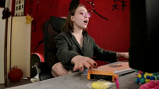 Snapshot of AphexQueen chatting on 8, 3, 2025 AphexQueen online show from 8, 3, 2025