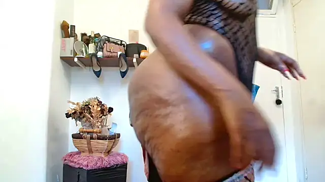 xTALLSEXYBUMx online show from 1, 2, 2026