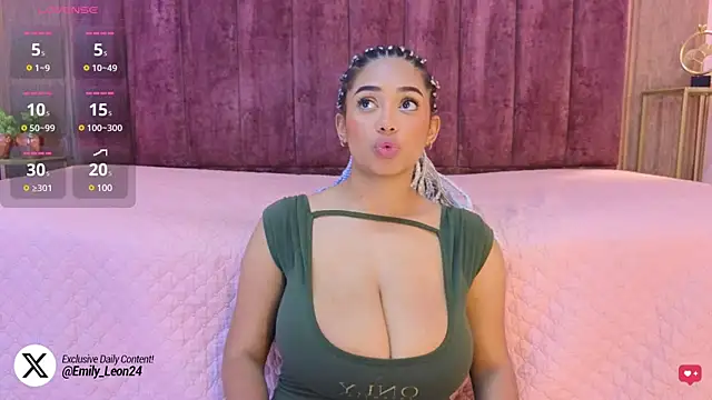 Snapshot of Emy_leon chatting on 12, 1, 2025 Emy leon online show from 12, 1, 2025