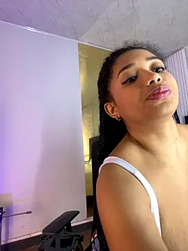Snapshot of Emy_leon chatting on 6, 10, 2025 Emy leon online show from 6, 10, 2025
