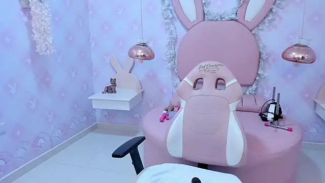 Snapshot of Saraa_Skinny chatting on 12, 12, 2024 Saraa Skinny online show from 12, 12, 2024