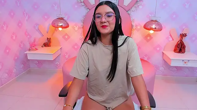 Snapshot of Saraa_Skinny chatting on 2, 2, 2025 Saraa Skinny online show from 2, 2, 2025