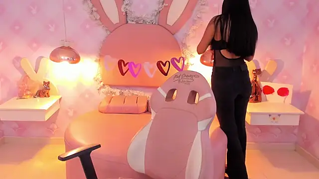 Snapshot of Saraa_Skinny chatting on 8, 3, 2025 Saraa Skinny online show from 8, 3, 2025