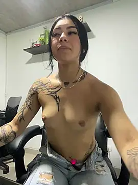 Snapshot of emily_22x chatting on 26, 12, 2024 emily 22x online show from 26, 12, 2024